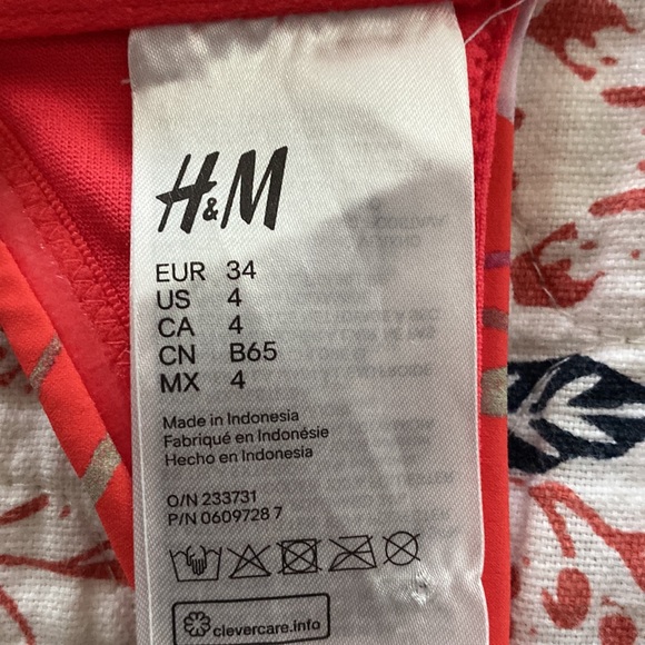 H&M bikini top. Size 4. NWOT. - Picture 3 of 3